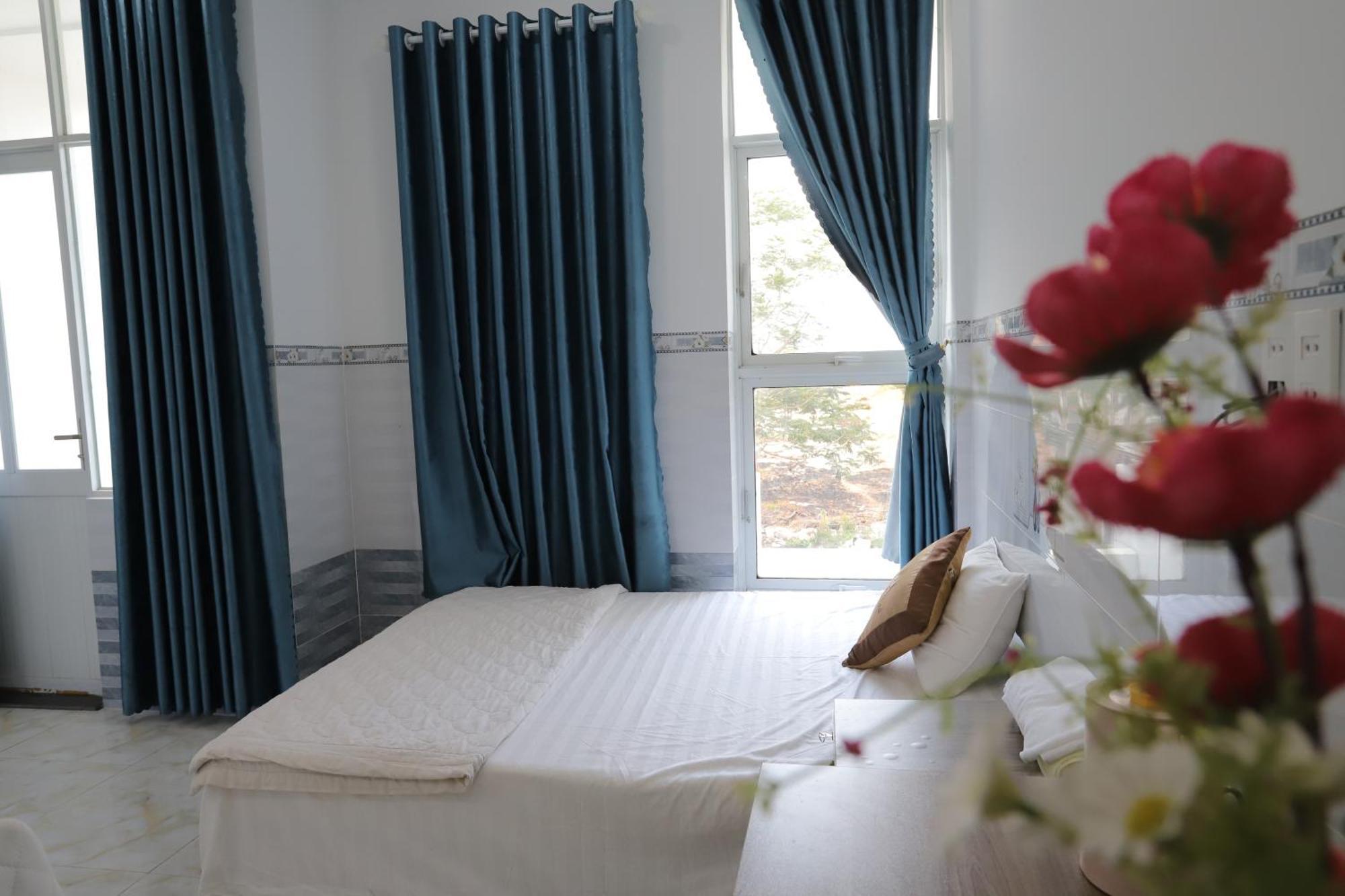 Hotel Tram Anh Nhon Trach Bagian luar foto